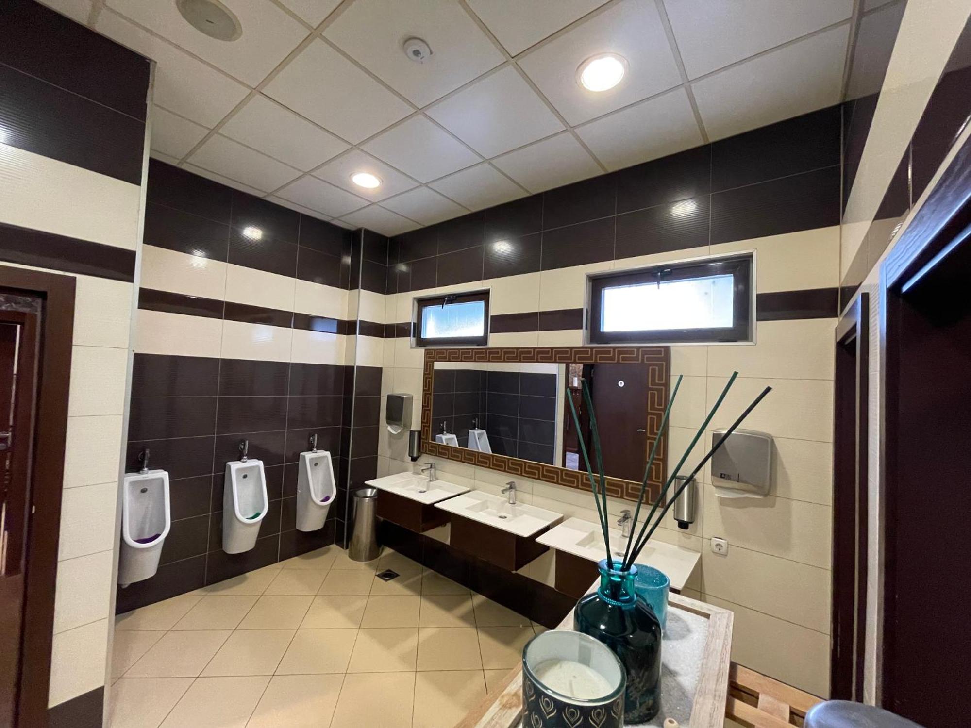 Amazona Hotel พริสตีนา ภายนอก รูปภาพ