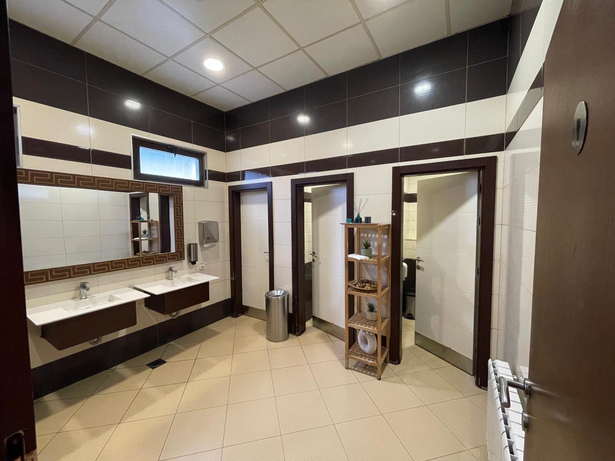 Amazona Hotel พริสตีนา ภายนอก รูปภาพ