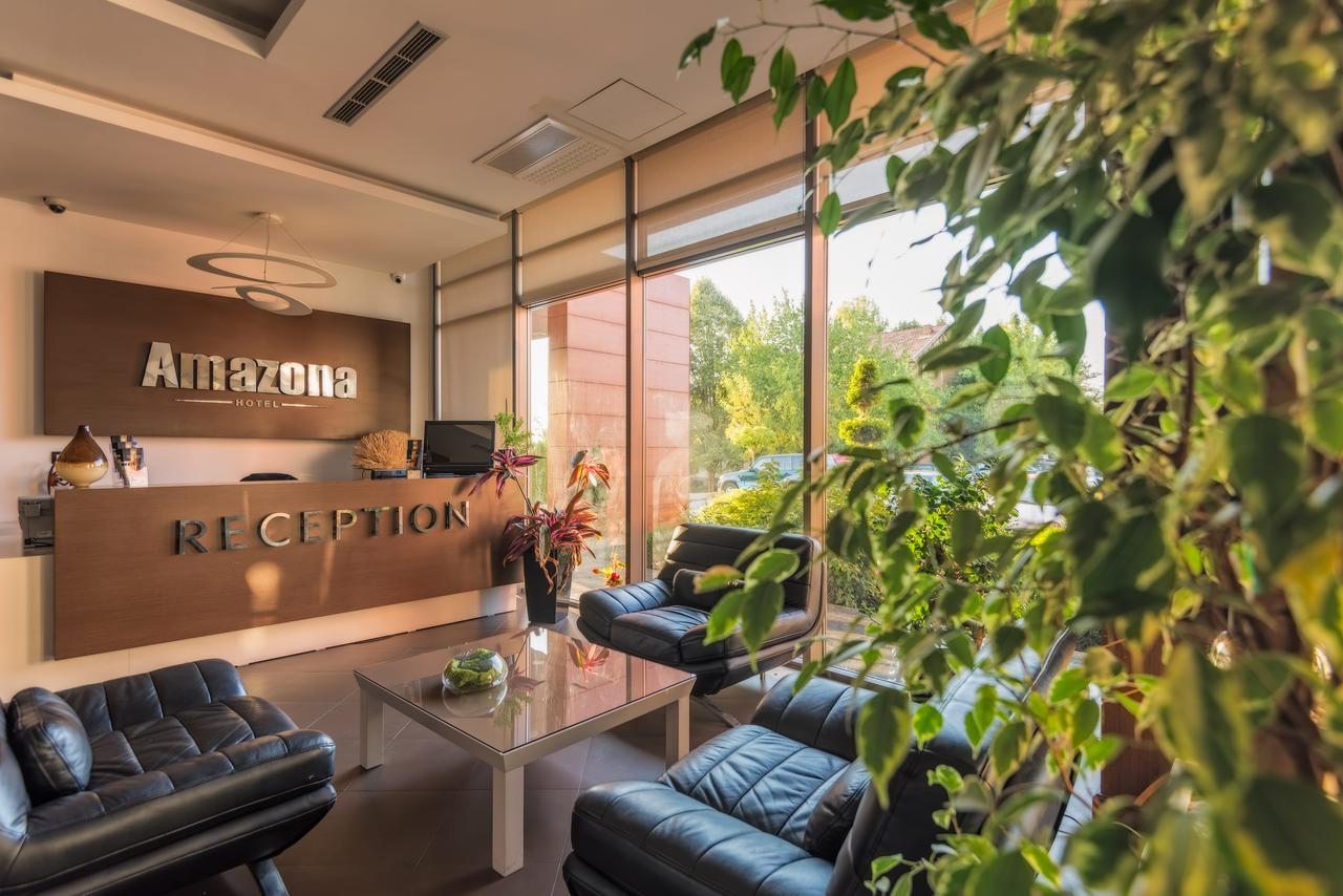Amazona Hotel พริสตีนา ภายนอก รูปภาพ