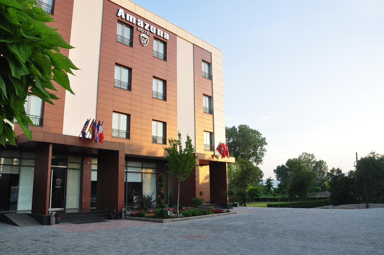 Amazona Hotel พริสตีนา ภายนอก รูปภาพ