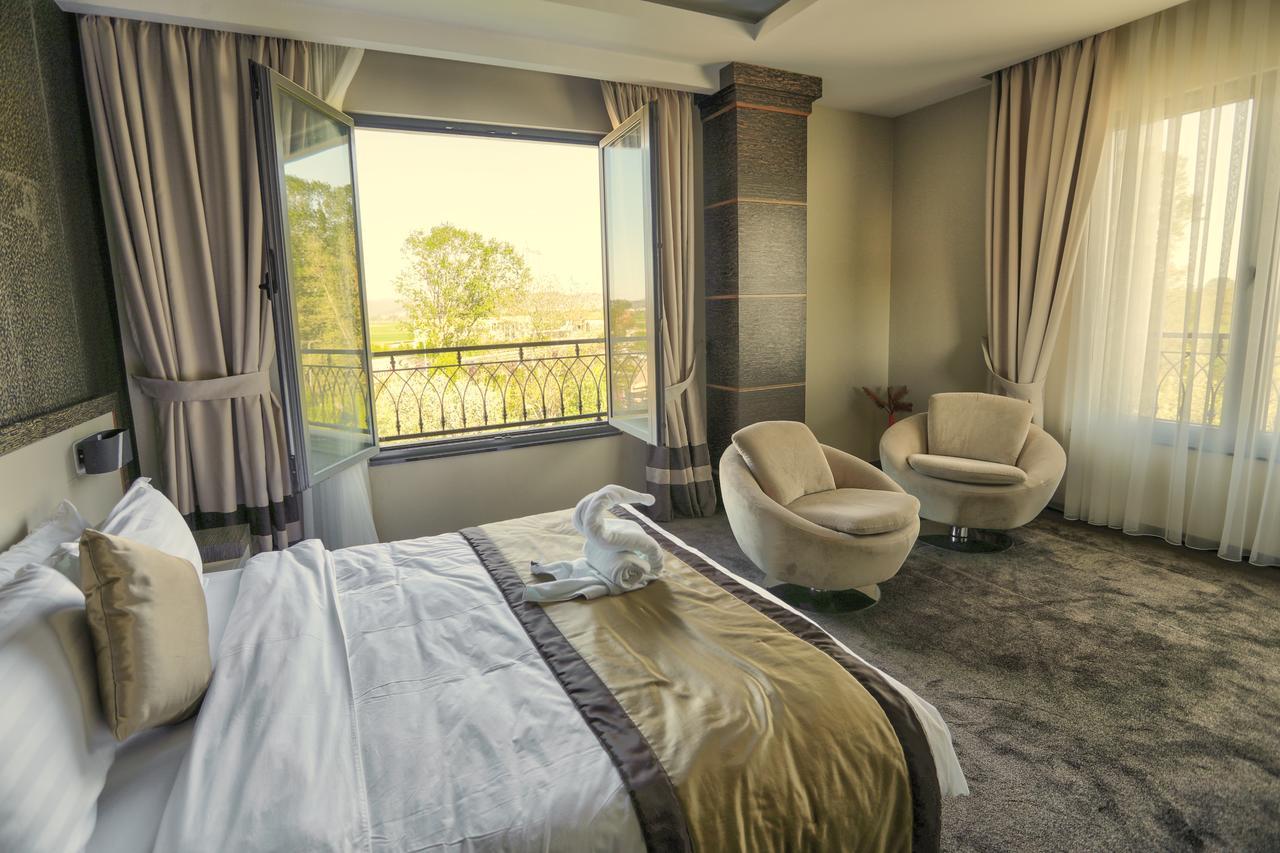 Amazona Hotel พริสตีนา ภายนอก รูปภาพ
