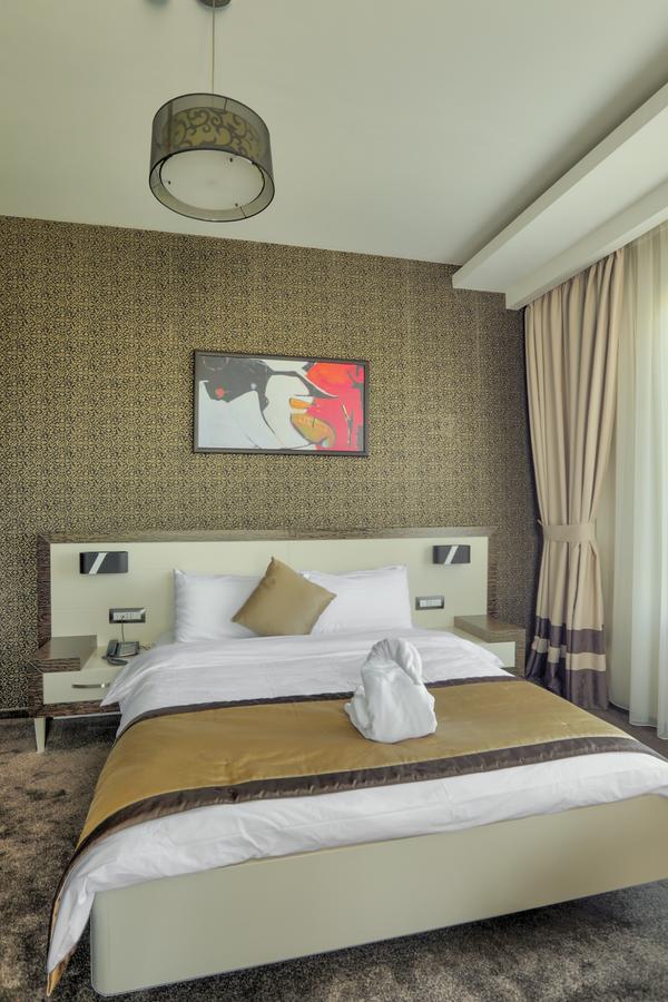 Amazona Hotel พริสตีนา ภายนอก รูปภาพ