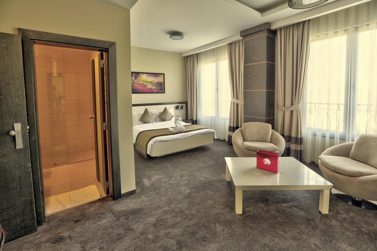 Amazona Hotel พริสตีนา ภายนอก รูปภาพ