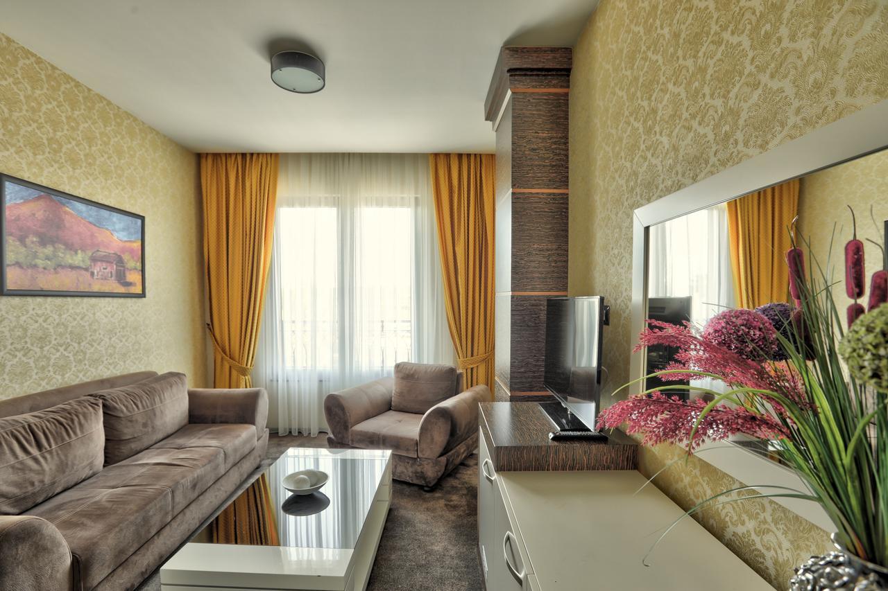 Amazona Hotel พริสตีนา ภายนอก รูปภาพ